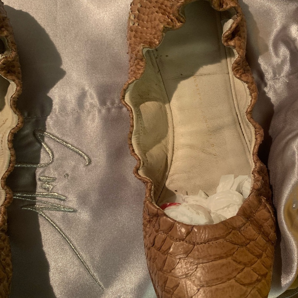 Size 7 - Picture 2 of 4